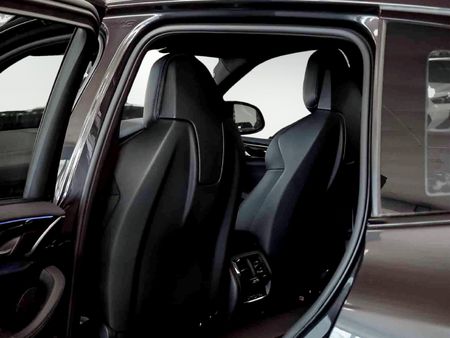 2022-BMW-X3-M40i_15
