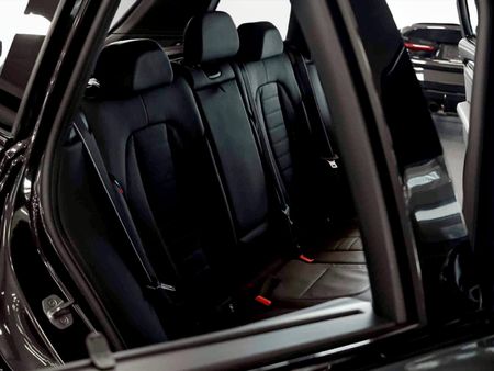 2022-BMW-X3-M40i_16