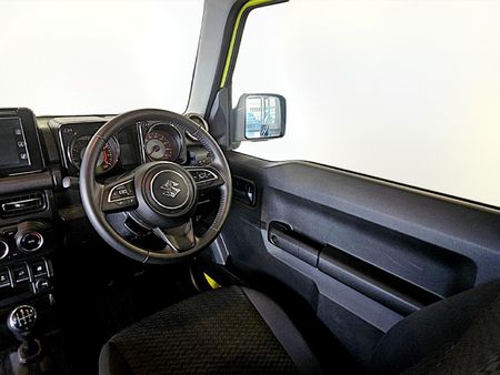 2023-Suzuki-Jimny-15-GLX_11