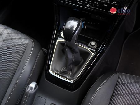 2026-Volkswagen-T-Cross-10-TSI-R-Line-Auto_17