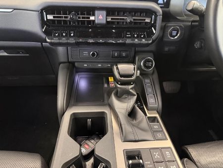 2025-Toyota-Land-Cruiser-Prado-VX-R-28GD-Auto_8