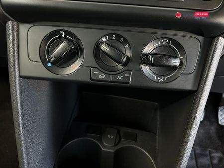 2024-Volkswagen-Polo-Vivo-14-Comfortline-5-dr_13