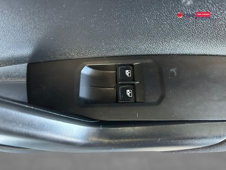 2024-Volkswagen-Polo-Vivo-14-Comfortline-5-dr_8