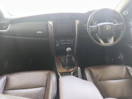 2017-Toyota-Fortuner-28-GD-6-Raised-Body_5