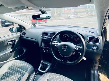 2025-Volkswagen-Polo-Vivo-16-Style_8