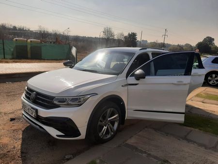 2022-Volkswagen-Tiguan-20-TSI-R-Line-4Motion-DSG-Auto-162kW_9
