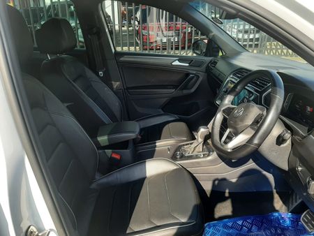 2022-Volkswagen-Tiguan-20-TSI-R-Line-4Motion-DSG-Auto-162kW_10