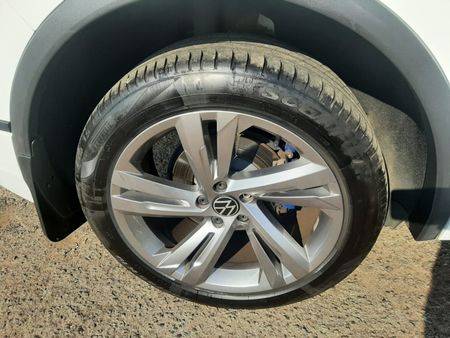 2022-Volkswagen-Tiguan-20-TSI-R-Line-4Motion-DSG-Auto-162kW_23