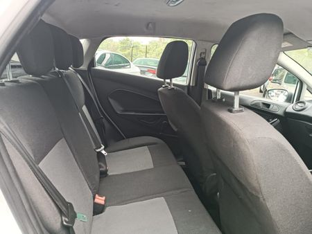 2016-Ford-Fiesta-10-EcoBoost-Ambiente-Auto-5-dr_12