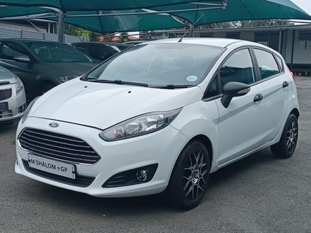 2016-Ford-Fiesta-10-EcoBoost-Ambiente-Auto-5-dr_1