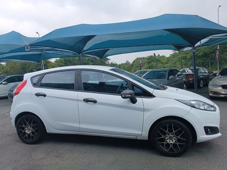 2016-Ford-Fiesta-10-EcoBoost-Ambiente-Auto-5-dr_2