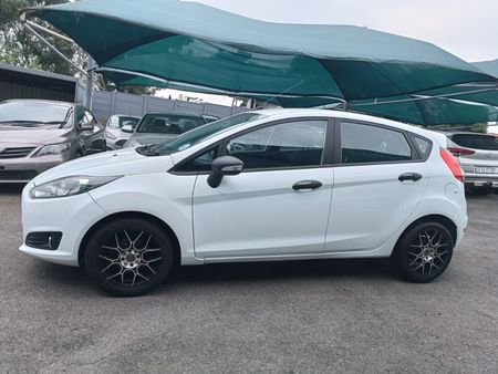 2016-Ford-Fiesta-10-EcoBoost-Ambiente-Auto-5-dr_3