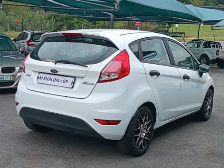 2016-Ford-Fiesta-10-EcoBoost-Ambiente-Auto-5-dr_5