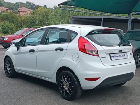 2016-Ford-Fiesta-10-EcoBoost-Ambiente-Auto-5-dr_6
