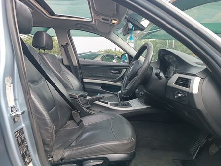 2010-BMW-3-Series-320d-Individual_11
