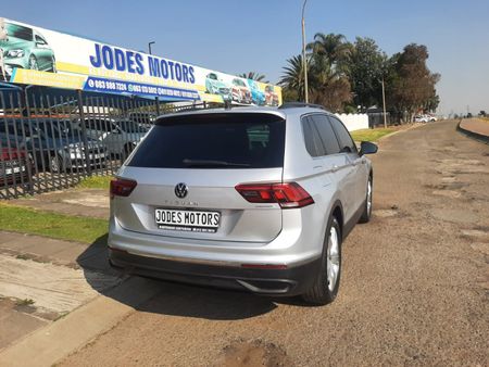 2021-Volkswagen-Tiguan-14-TSI-Comfortline-Auto-110kW_24