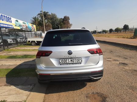 2021-Volkswagen-Tiguan-14-TSI-Comfortline-Auto-110kW_25