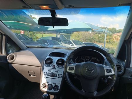 2014-Opel-Corsa-14-Sport-3-dr_9