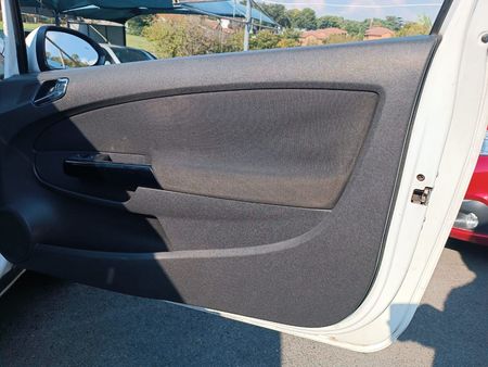 2014-Opel-Corsa-14-Sport-3-dr_13