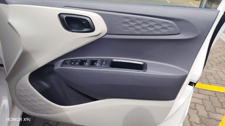 2026-Hyundai-Grand-i10-12-Fluid-Sedan_13