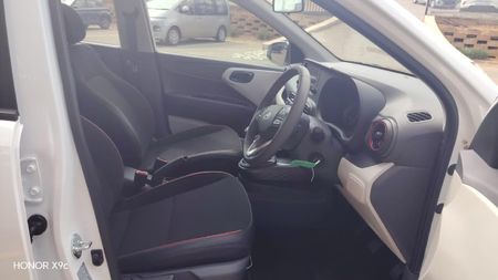 2026-Hyundai-Grand-i10-12-Fluid-Sedan_14