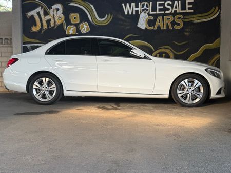 2016-Mercedes-Benz-C-Class-C180-Avantgarde-Auto-FSH-WITH-AGENTS_17