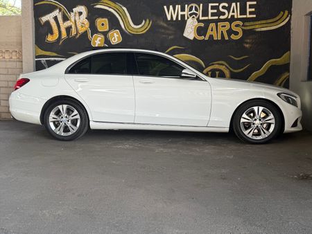 2016-Mercedes-Benz-C-Class-C180-Avantgarde-Auto-FSH-WITH-AGENTS_2