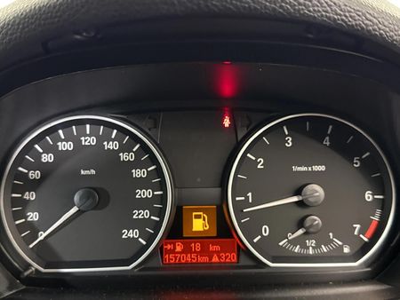 2009-BMW-1-Series-116i-3-dr_1