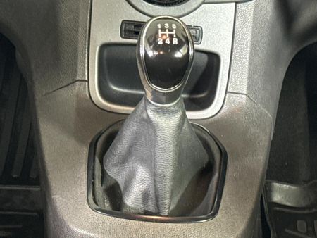 2015-Ford-Fiesta-14-Ambiente-5-dr_9