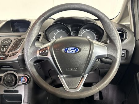 2015-Ford-Fiesta-14-Ambiente-5-dr_10