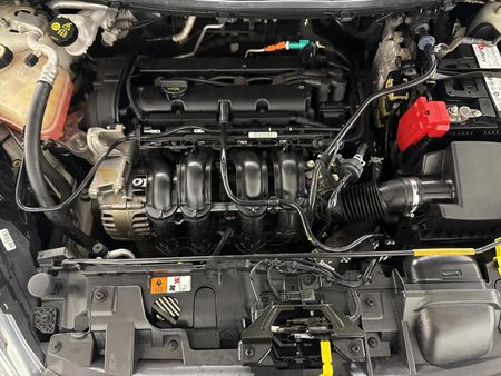 2015-Ford-Fiesta-14-Ambiente-5-dr_11
