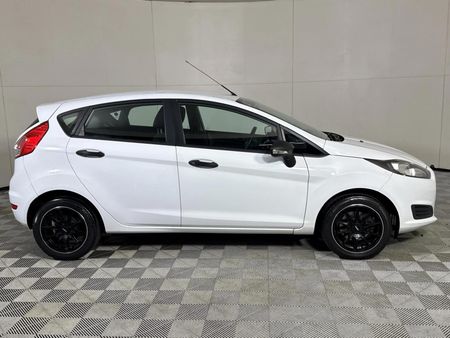 2015-Ford-Fiesta-14-Ambiente-5-dr_14