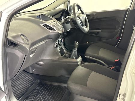2015-Ford-Fiesta-14-Ambiente-5-dr_8