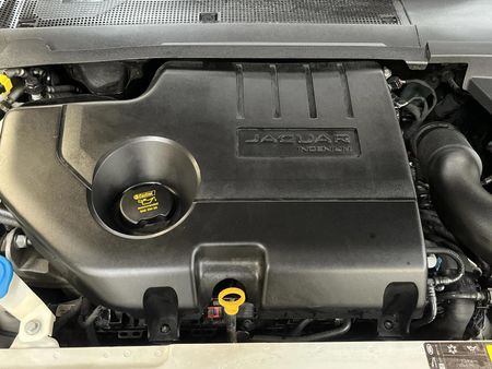 2018-Jaguar-E-Pace-D240-20D-SE-177kW_13