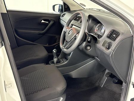 2025-Volkswagen-Polo-Vivo-14-Comfortline-5-dr_9