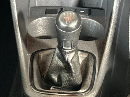 2025-Volkswagen-Polo-Vivo-14-Comfortline-5-dr_10