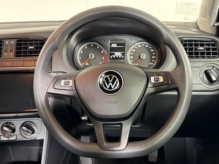 2025-Volkswagen-Polo-Vivo-14-Comfortline-5-dr_12