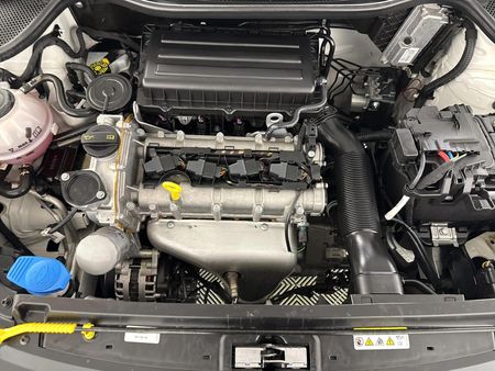 2025-Volkswagen-Polo-Vivo-14-Comfortline-5-dr_13