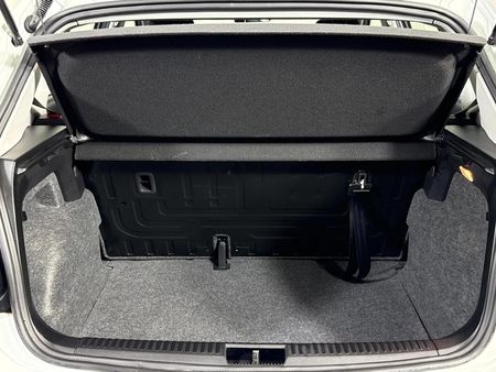 2025-Volkswagen-Polo-Vivo-14-Comfortline-5-dr_14