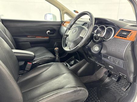 2013-Nissan-Tiida-18-Acenta_9