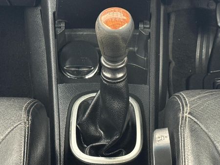 2013-Nissan-Tiida-18-Acenta_10