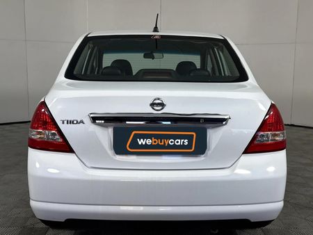 2013-Nissan-Tiida-18-Acenta_17