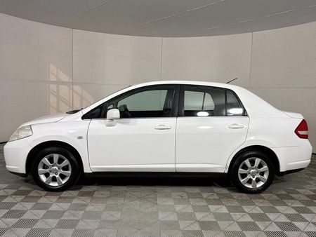2013-Nissan-Tiida-18-Acenta_18