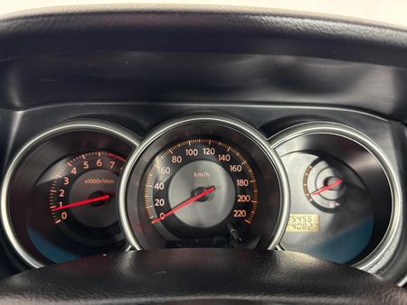 2013-Nissan-Tiida-18-Acenta_2