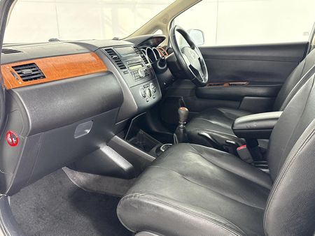 2013-Nissan-Tiida-18-Acenta_8