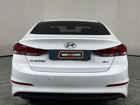 2019-Hyundai-Elantra-16-Executive_17