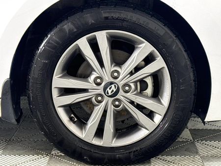 2019-Hyundai-Elantra-16-Executive_4