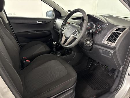 2013-Hyundai-i20-14-Glide_9