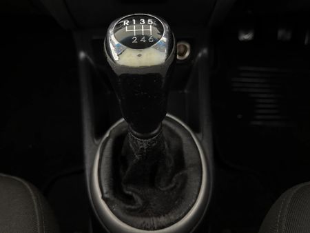 2013-Hyundai-i20-14-Glide_10