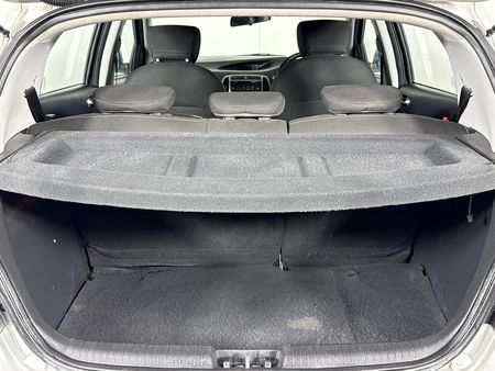 2013-Hyundai-i20-14-Glide_13